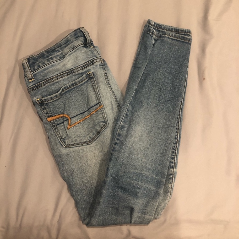 American Eagle | High-Waisted Jeans | Size 2